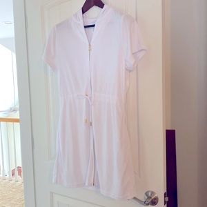 Terry cloth cover up. Full Zipper. Hoodie. With pockets. White. Size: Large
